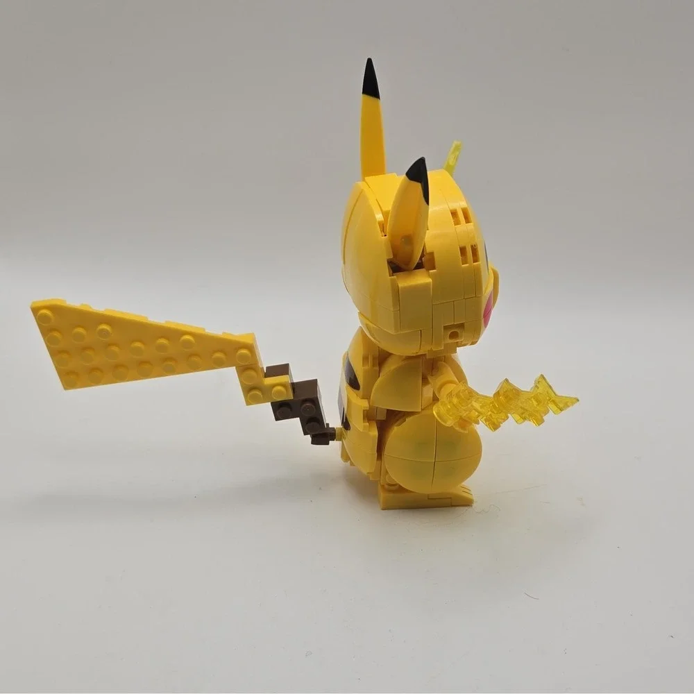 Pokémon Pikachu Interlocking Building Blocks Figure w/ Lightning, 211pcs